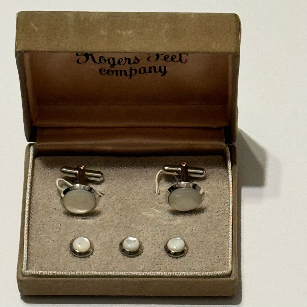 Rogers Peet Company White Mother of Pearl Cuff Link and Stud Set